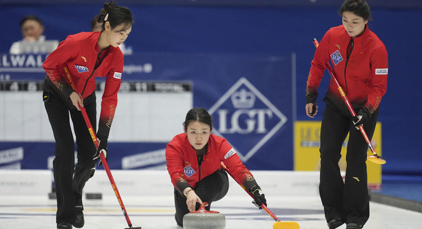 赫内斯：孔帕尼有两三个优点，他只谈论足球不给记者提供素材