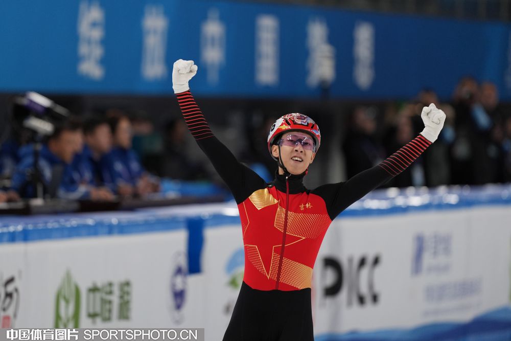 科沃德在30分钟内打出23分14板5助&历史第二位新秀
